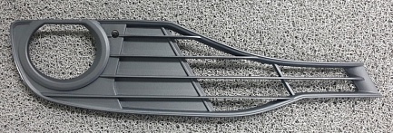Накладка противотуманной фары правая 51117255368 F30 F31 F35 Polcar